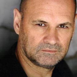 Anthony Forrest: "Cuando trabajas como actor a veces te sientes como una marioneta manejada por otra persona"