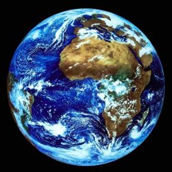 La asombrosa danza de la Tierra en su movimiento