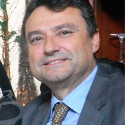 Pascual Casañ: "La filosofía ayuda a los adolescentes a reflexionar"