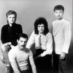 The show must go on, de Queen