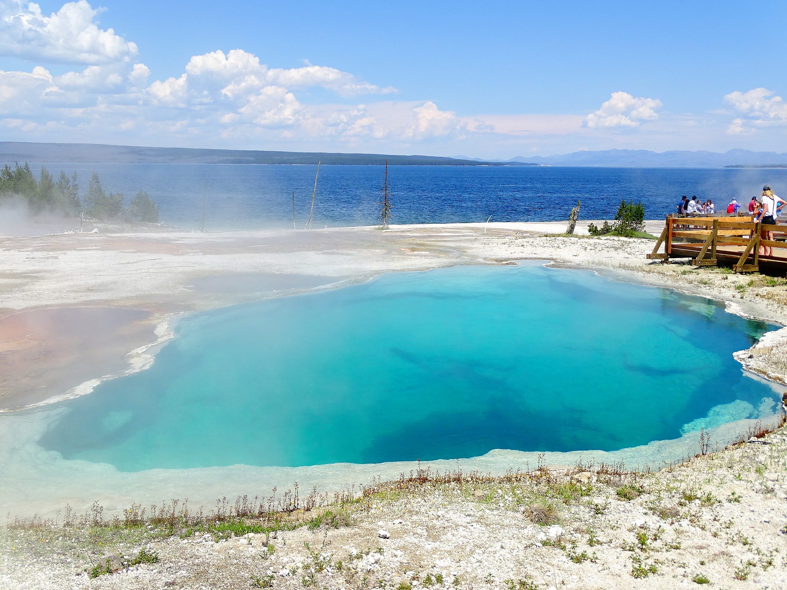 Laguna 03 con Lago Yellostone y borde caldera