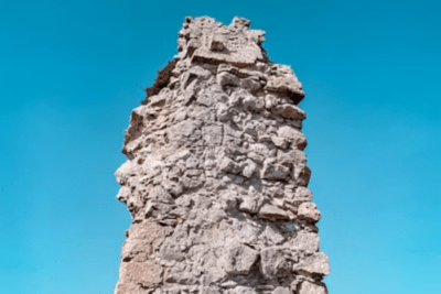 Un muro en el desierto